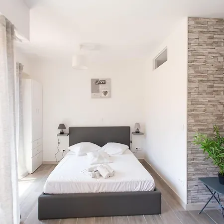 Tivoli Furnished Studio Босолей