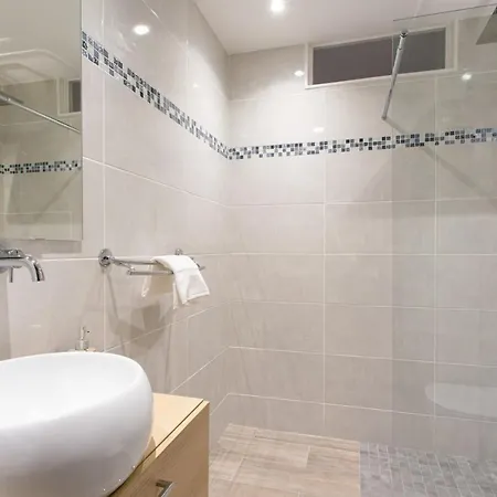 Апартаменты Tivoli Furnished Studio